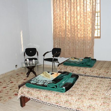 Tulip Guest House Abbottabad ภายนอก รูปภาพ