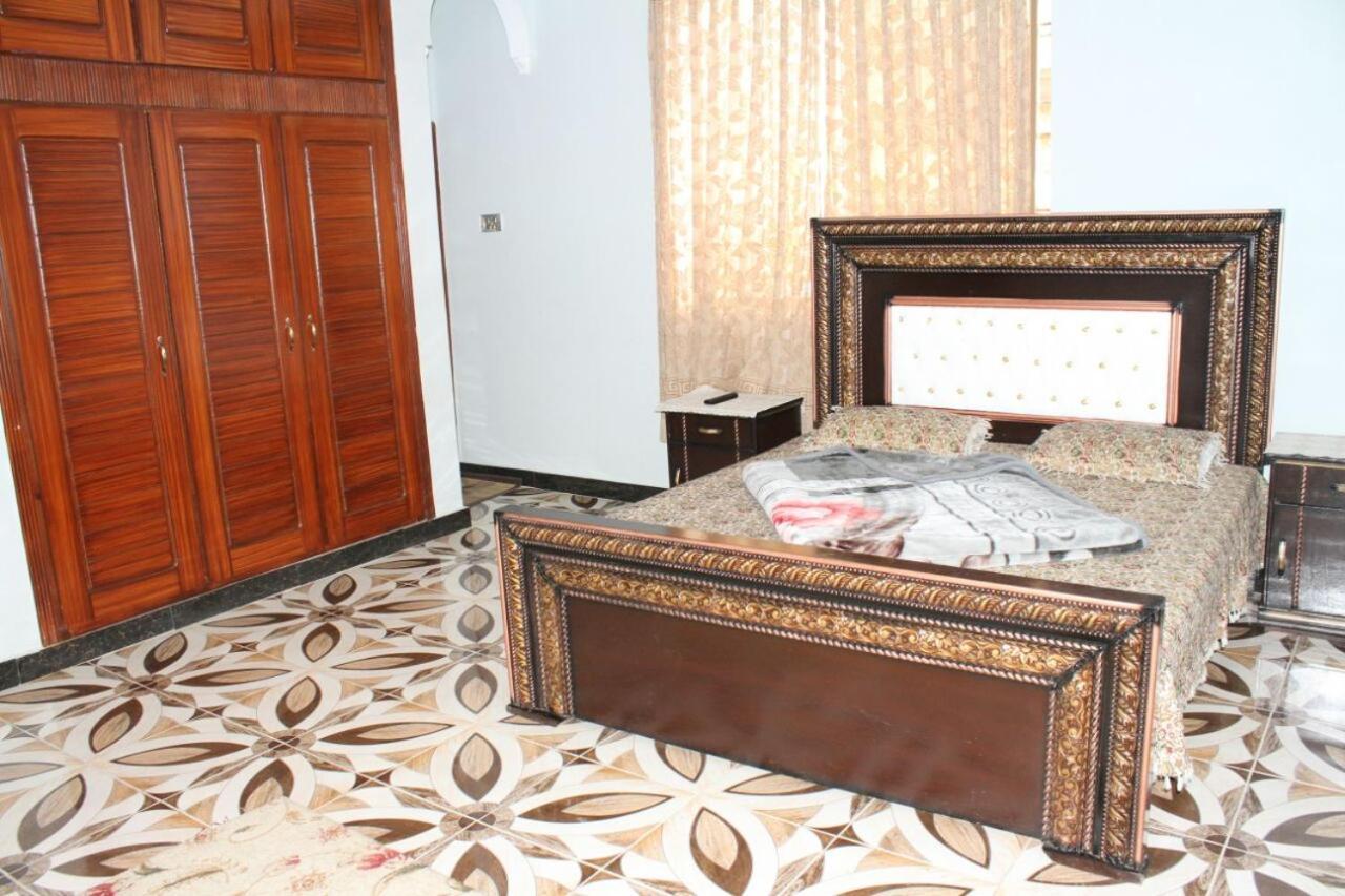 Tulip Guest House Abbottabad ภายนอก รูปภาพ