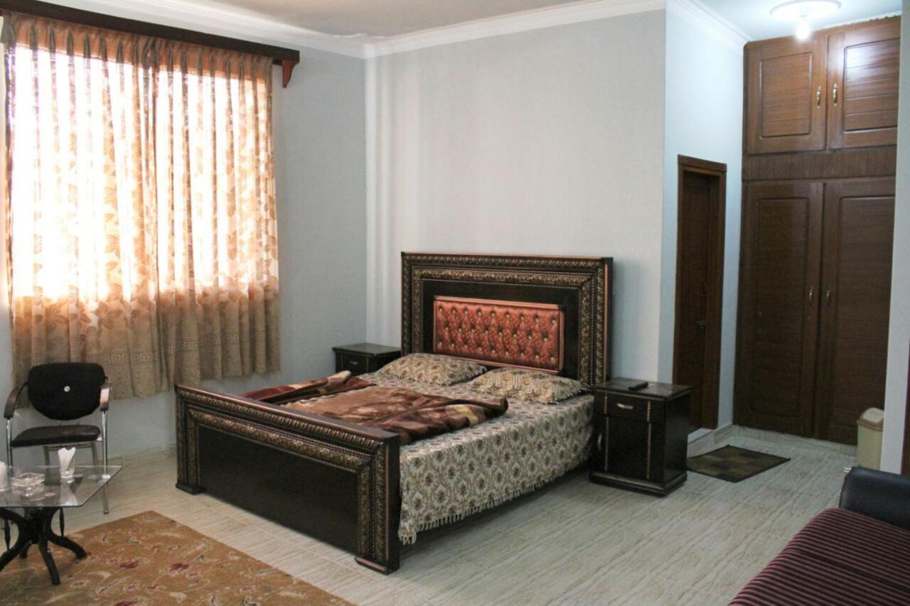 Tulip Guest House Abbottabad ภายนอก รูปภาพ