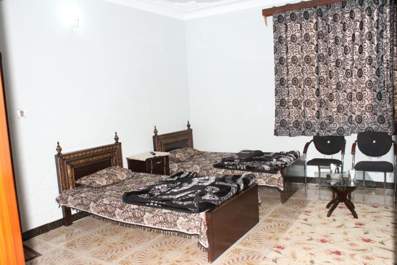 Tulip Guest House Abbottabad ภายนอก รูปภาพ
