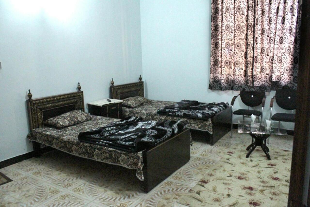 Tulip Guest House Abbottabad ภายนอก รูปภาพ